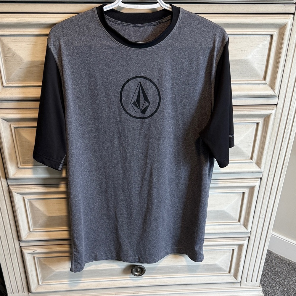 Volcom Men's Charcoal and Black Short Sleeve Tee